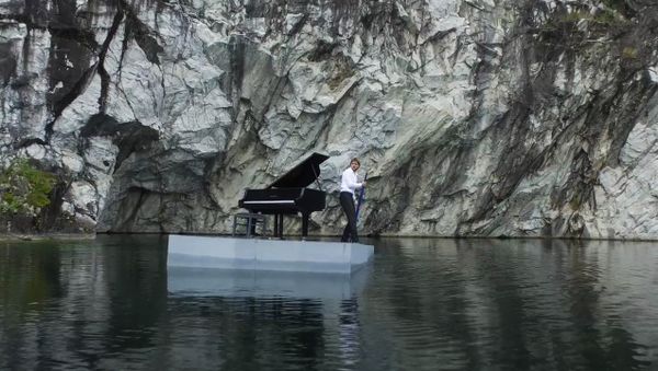 Pavel Andreev at the Marble Canyon in Ruskeala, Karelia, Russia. - Sputnik International