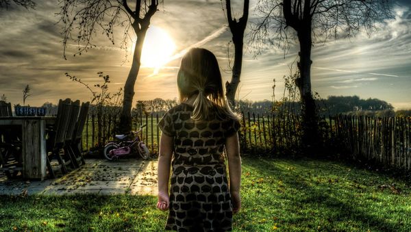 Girl standing in a garden - Sputnik International