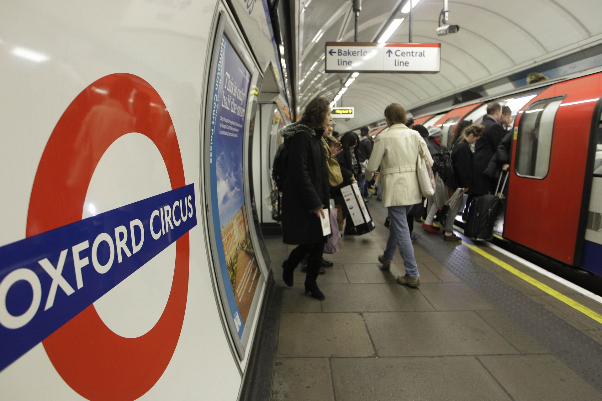 People board an underground Tube train at Oxford Circus underground station in London. (File) - Sputnik International, 1920, 26.11.2021