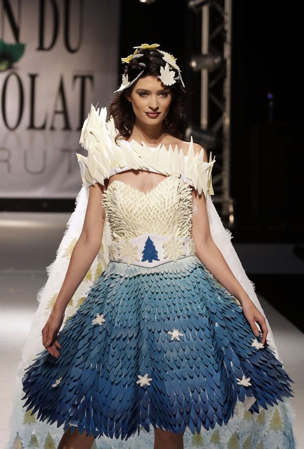 Haute Couture: Models Wear Dazzling Dresses Made of Chocolate - Sputnik International