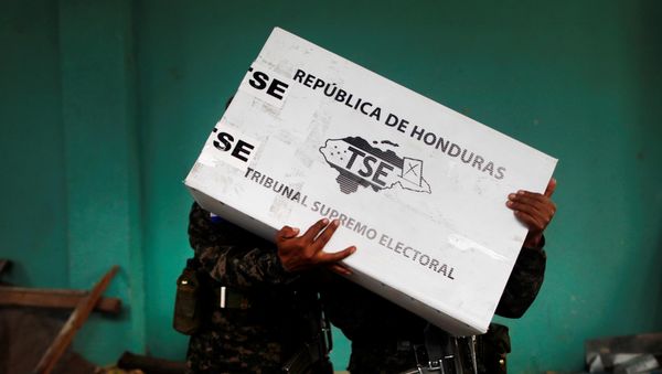 Soldiers unload election materials for distribution at voting stations ahead of the November 26 presidential election in Tegucigalpa, Honduras, November 25, 2017 Soldiers unload election materials for distribution at voting stations ahead of the November 26 presidential election in Tegucigalpa, Honduras, November 25, 2017 - Sputnik International