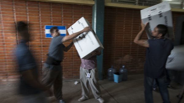 Workers load boxes filled with election ballots at the Supreme Electoral Tribunal warehouse to be transferred to a voting center, in Tegucigalpa, Honduras, Saturday, Nov. 25, 2017 Workers load boxes filled with election ballots at the Supreme Electoral Tribunal warehouse to be transferred to a voting center, in Tegucigalpa, Honduras, Saturday, Nov. 25, 2017 - Sputnik International