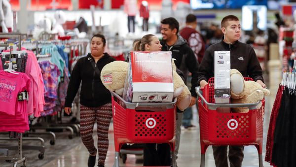 Customers navigate through the aisles during the Black Friday sales event on Thanksgiving Day at Target in Chicago, Illinois, U.S. November 23, 2017 Customers navigate through the aisles during the Black Friday sales event on Thanksgiving Day at Target in Chicago, Illinois, U.S. November 23, 2017 - Sputnik International