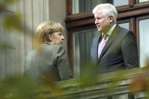 Chancellor Angela Merkel, left, talks to Bavarian governor Horst Seehofer during talks on forming a new government in Berlin Thursday, Oct. 26 2017 - Sputnik International