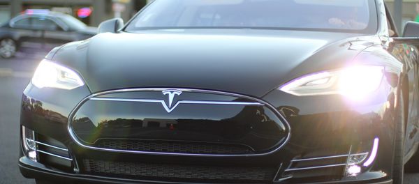 Tesla Model S - Sputnik International