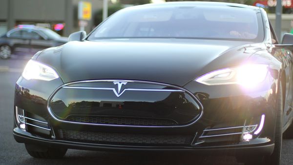 Tesla Model S - Sputnik International
