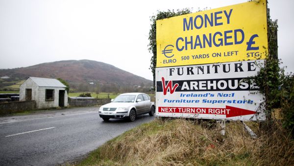 A motorist crosses over the border from the Irish Republic into Northern Ireland near the town of Jonesborough, Northern Ireland, Monday, Jan. 30, 2017 - Sputnik International