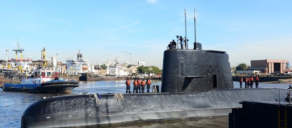 The Argentine military submarine ARA San Juan and crew are seen leaving the port of Buenos Aires, Argentina. (File) - Sputnik International