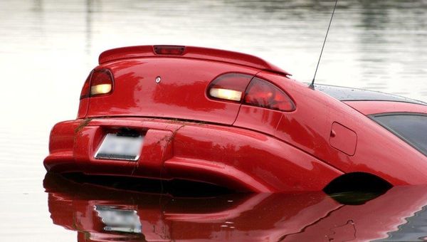 Car sinking in high water Car sinking in high water - Sputnik International