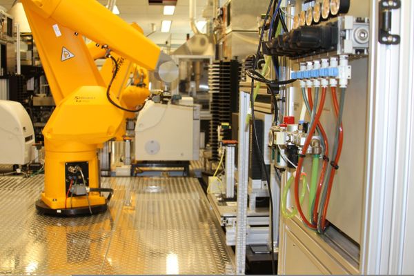 A high-throughput screening robot in NCATS’ laboratories A high-throughput screening robot in NCATS’ laboratories - Sputnik International