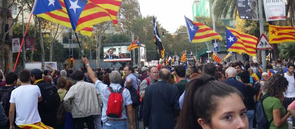 A rally outside the Catalan Parliament building in support of Catalan independence declaration A rally outside the Catalan Parliament building in support of Catalan independence declaration - Sputnik International