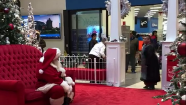 Woman yells at Mall Santa in Toronto's Dufferin Mall - Sputnik International