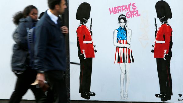 People walk past a piece of street art by Pegasus depicting Meghan Markle in London, Britain, November 28, 2017. People walk past a piece of street art by Pegasus depicting Meghan Markle in London, Britain, November 28, 2017. - Sputnik International