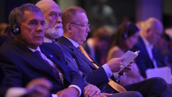 Prince Michael of Kent (center) with President Minnikhanov of Tatarstan (left) and Russian Ambassador Alexander Yakovenko (right) at the Russian-British Business Forum - Sputnik International