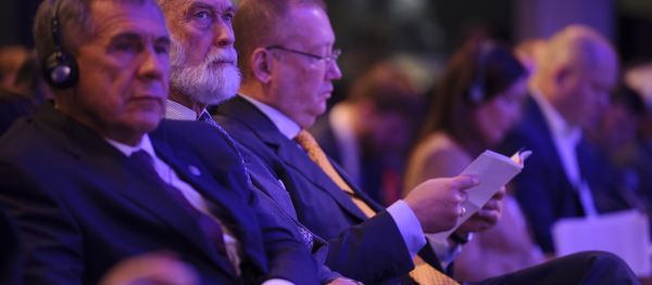 Prince Michael of Kent (center) with President Minnikhanov of Tatarstan (left) and Russian Ambassador Alexander Yakovenko (right) at the Russian-British Business Forum - Sputnik International
