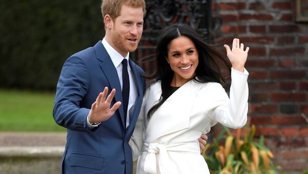 Britain's Prince Harry poses with Meghan Markle in the Sunken Garden of Kensington Palace, London, Britain, November 27, 2017. Britain's Prince Harry poses with Meghan Markle in the Sunken Garden of Kensington Palace, London, Britain, November 27, 2017. - Sputnik International