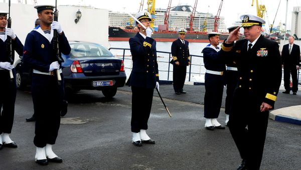 CASABLANCA, Morocco - Rear Admiral Kenneth K.J. Norton, deputy chief of staff for strategy, resources, and plans at U.S. Naval Forces Europe-Africa, receives honors from members of the Royal Moroccan Navy following a command briefing and discussion between the Naval Forces Europe-Africa and the Royal Moroccan Navy, February 2, 2012 - Sputnik International