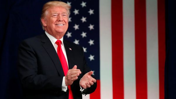 US President Donald Trump smiles as he arrives to speak about tax reform legislation in St. Louis, Missouri, US November 29, 2017. R - Sputnik International