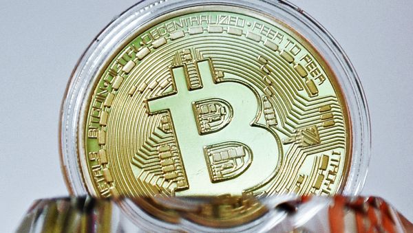 A souvenir coin of the bitcoin - Sputnik International