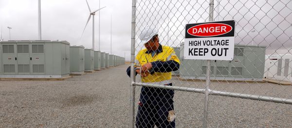 A worker checks the main gate for the compound housing the Hornsdale Power Reserve, featuring the world's largest lithium ion battery made by Tesla, during the official launch near the South Australian town of Jamestown, in Australia, December 1, 2017 A worker checks the main gate for the compound housing the Hornsdale Power Reserve, featuring the world's largest lithium ion battery made by Tesla, during the official launch near the South Australian town of Jamestown, in Australia, December 1, 2017 - Sputnik International