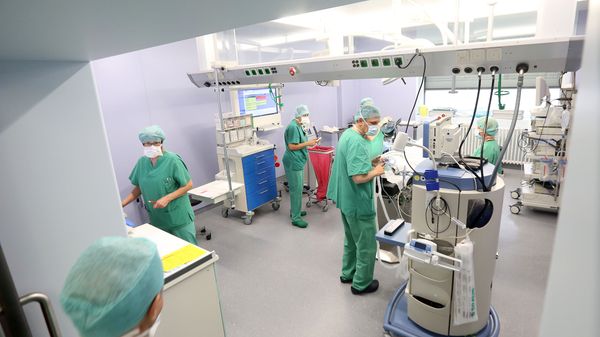 Oct. 27, 2016 doctors and nurses in the operating room in the hospital in Prenzlau, Germany, are preparing to carry out an abortion procedure - Sputnik International