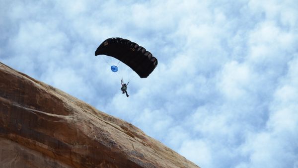 Base Jumper - Sputnik International