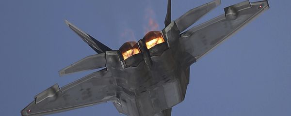 A U.S. F-22 Raptor performs during the Dubai Air Show, United Arab Emirates, Monday, Nov. 13, 2017. A U.S. F-22 Raptor performs during the Dubai Air Show, United Arab Emirates, Monday, Nov. 13, 2017. - Sputnik International