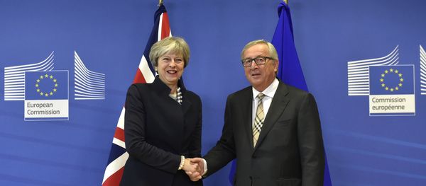 British Prime Minister Theresa May (L) shakes hands with European Commission chief Jean-Claude Juncker prior to a Brexit negotiation meeting on December 4, 2017 at the European Commission in Brussels British Prime Minister Theresa May (L) shakes hands with European Commission chief Jean-Claude Juncker prior to a Brexit negotiation meeting on December 4, 2017 at the European Commission in Brussels - Sputnik International