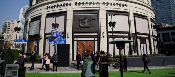 A view of the new Starbucks Reserve Roastery in Shanghai, China, December 5, 2017 - Sputnik International