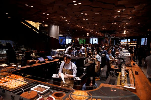 A view of the new Starbucks Reserve Roastery during a press conference in Shanghai, China, December 5, 2017 - Sputnik International