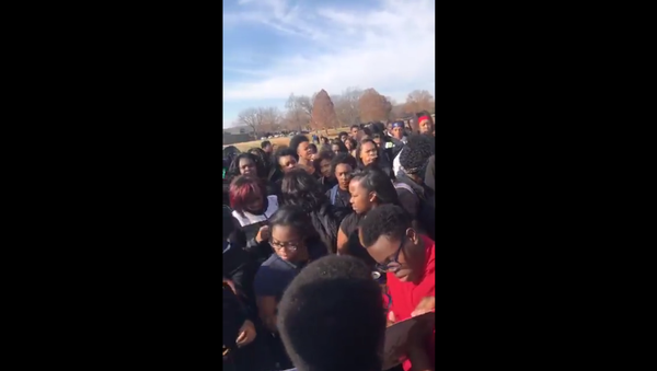 Students from Tennessee's Haywood High School protest school administrator's poor response to racist threats made by student athletes - Sputnik International