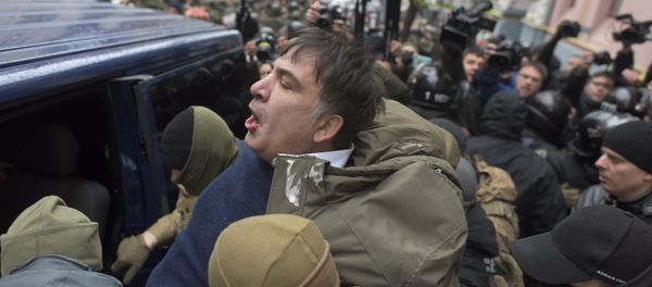 Ukrainian Security Service officers detain Mikheil Saakashvili at his house in Kiev, Ukraine, Tuesday, Dec. 5, 2017 - Sputnik International