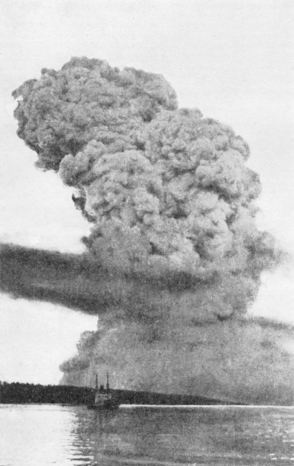 A plume of smoke rises into the air after the SS Mont Blanc exploded on December 6, 1917 A plume of smoke rises into the air after the SS Mont Blanc exploded on December 6, 1917 - Sputnik International
