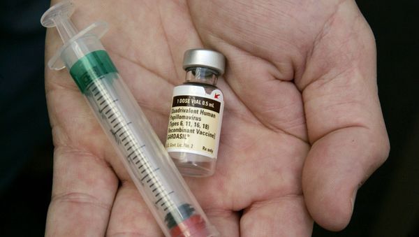 In this Monday, Aug. 28, 2006 file photo, a doctor holds the human papillomavirus vaccine Gardiasil in his hand at his Chicago office In this Monday, Aug. 28, 2006 file photo, a doctor holds the human papillomavirus vaccine Gardiasil in his hand at his Chicago office - Sputnik International