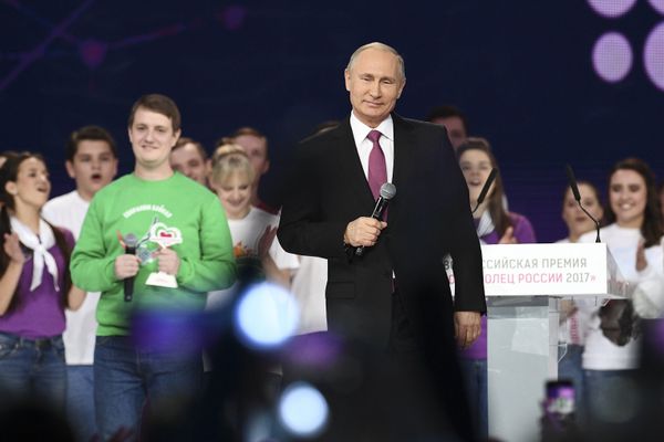 President Vladimir Putin at Volunteer of Russia 2017 award ceremony - Sputnik International