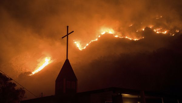 Flames from a wildfire advance down a hillside near the Springs of Life Church in Casitas Springs, Calif., on Tuesday, Dec. 5, 2017. - Sputnik International