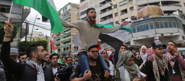 Palestinian students waving the national Palestinian flag and a model of Jerusalem's Dome of the Rock mosque protest in the streets of the southern Lebanese port city of Sidon on December 7, 2017 against US President Donald Trump's recognition of Jerusalem as Israel's capital - Sputnik International