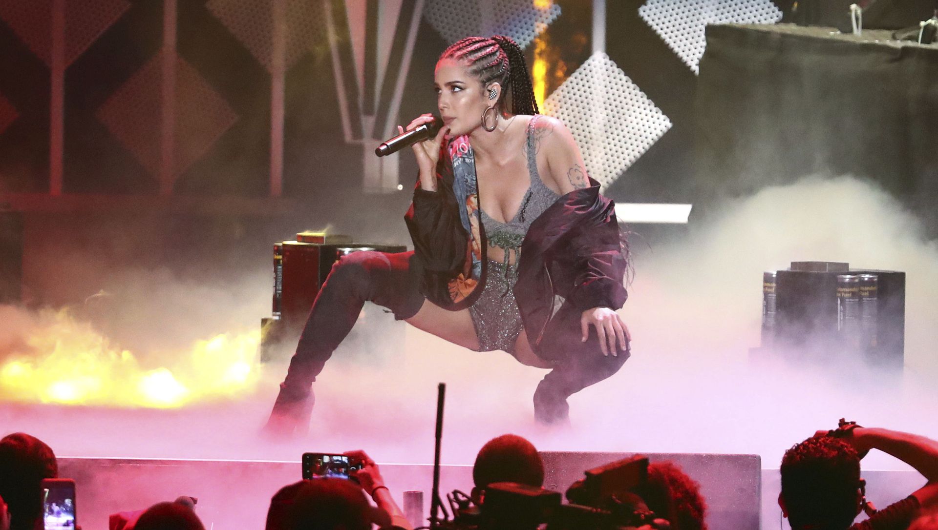 Певица Halsey выступает на Jingle Ball в городе Инглвуд, США Певица Halsey выступает на Jingle Ball в городе Инглвуд, США - Sputnik International, 1920, 14.03.2021