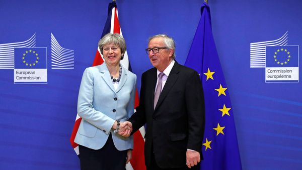 Britain's Prime Minister Theresa May is welcomed by European Commission President Jean-Claude Juncker at the EC headquarters in Brussels, Belgium December 8, 2017 Britain's Prime Minister Theresa May is welcomed by European Commission President Jean-Claude Juncker at the EC headquarters in Brussels, Belgium December 8, 2017 - Sputnik International