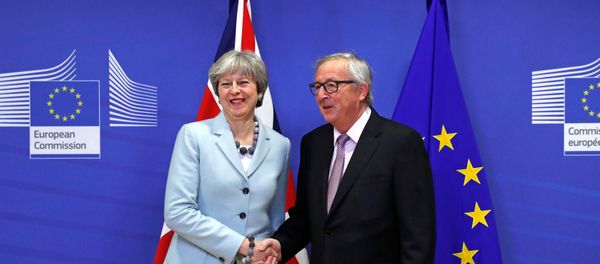 Britain's Prime Minister Theresa May is welcomed by European Commission President Jean-Claude Juncker at the EC headquarters in Brussels, Belgium December 8, 2017 - Sputnik International