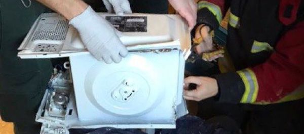 An air tube had to be inserted into the microwave to help him breathe - Sputnik International