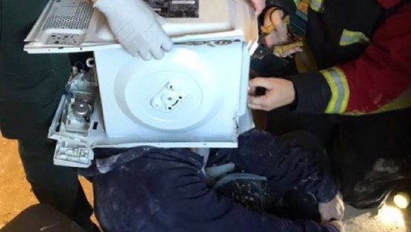 An air tube had to be inserted into the microwave to help him breathe - Sputnik International