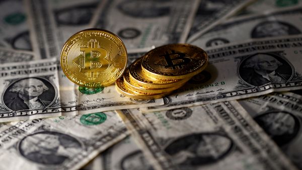 Bitcoin (virtual currency) coins placed on Dollar banknotes are seen in this illustration picture, November 6, 2017 Bitcoin (virtual currency) coins placed on Dollar banknotes are seen in this illustration picture, November 6, 2017 - Sputnik International