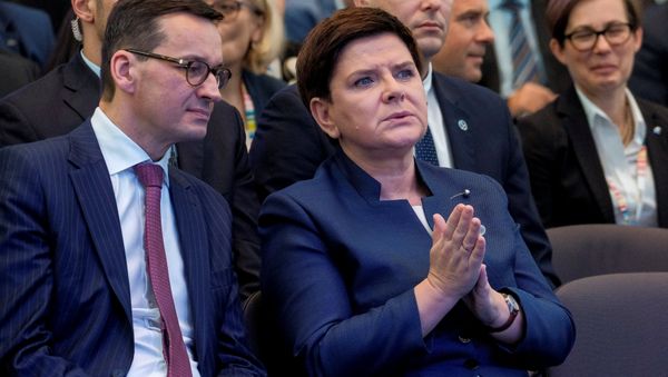 Finance Minister Mateusz Morawiecki and Prime Minister Beata Szydlo during Congress 590 in Jesionka near Rzeszow, Poland November 16, 2017 - Sputnik International
