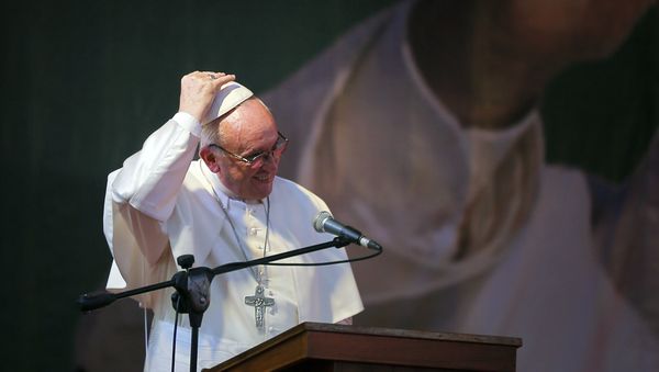 Pope Francis fixes his cap as he gives his speech during a meeting with young people at Notre Dame College in Dhaka, Bangladesh, Saturday, Dec. 2, 2017. - Sputnik International