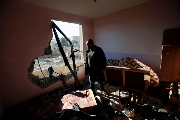 A Palestinian man looks out of his apartment that was damaged in an Israeli airstrike at a nearby militant target in the northern Gaza Strip December 9, 2017 A Palestinian man looks out of his apartment that was damaged in an Israeli airstrike at a nearby militant target in the northern Gaza Strip December 9, 2017 - Sputnik International
