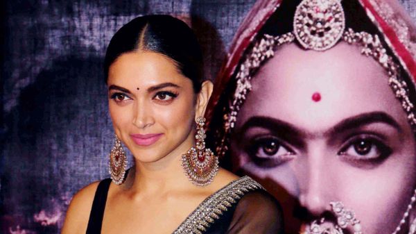 Indian Bollywood actress Deepika Padukone poses for a photograph during a promotional event for the forthcoming Hindi film 'Padmavati' directed by Sanjay Leela Bhansali in Mumbai on late October 31, 2017 Indian Bollywood actress Deepika Padukone poses for a photograph during a promotional event for the forthcoming Hindi film 'Padmavati' directed by Sanjay Leela Bhansali in Mumbai on late October 31, 2017 - Sputnik International