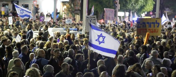 Israelis take part in a demonstration under the name March of Shame to protest against government corruption and Prime Minister Benjamin Netanyahu on December 9, 2017 in Tel Aviv Israelis take part in a demonstration under the name March of Shame to protest against government corruption and Prime Minister Benjamin Netanyahu on December 9, 2017 in Tel Aviv - Sputnik International