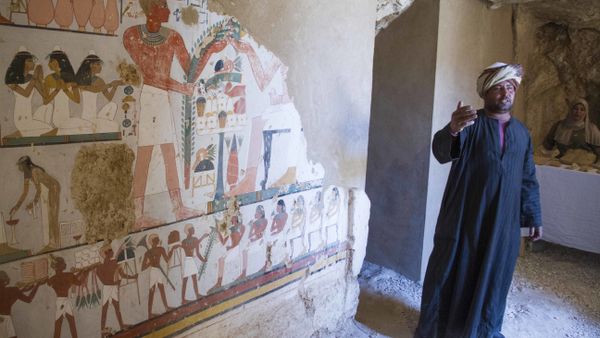 An Egyptian guard stands next to a funeral mural inside a newly discovered tomb on Luxor's West Bank known as KAMPP 161 during an announcement for the Egyptian Ministry of antiquities about new discoveries in Luxor, Egypt, Saturday, Dec. 9, 2017 - Sputnik International