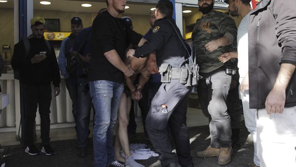 Israeli police officers hold a suspect at the scene of a stabbing attack in Jerusalem, Sunday, Dec. 10, 2017 Israeli police officers hold a suspect at the scene of a stabbing attack in Jerusalem, Sunday, Dec. 10, 2017 - Sputnik International